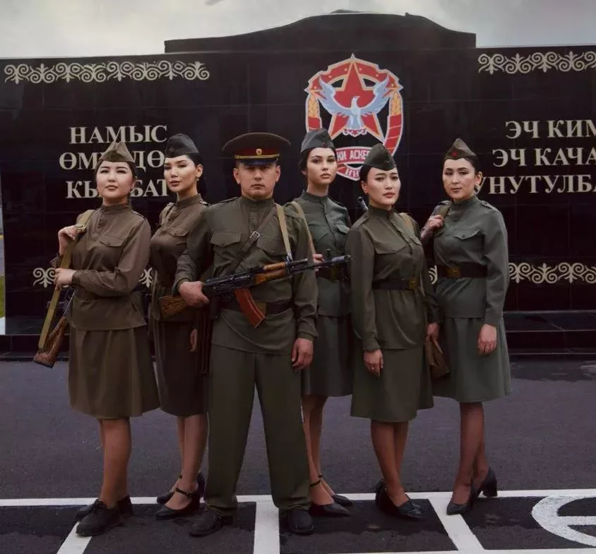 Сотрудники милиции Кыргызстана воссоздали образы военных лет по мотивам фильма «А зори здесь тихие…»