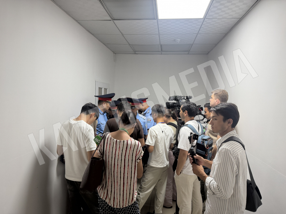 Милиция и судебные приставы не пускают журналистов на вынесение приговора по "делу 75"