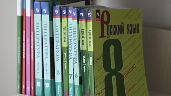 Россия передаст Кыргызстану 671 тыс учебников — глава Минпросвещения