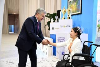 Президент Узбекистана поддержал инициативы молодежи
