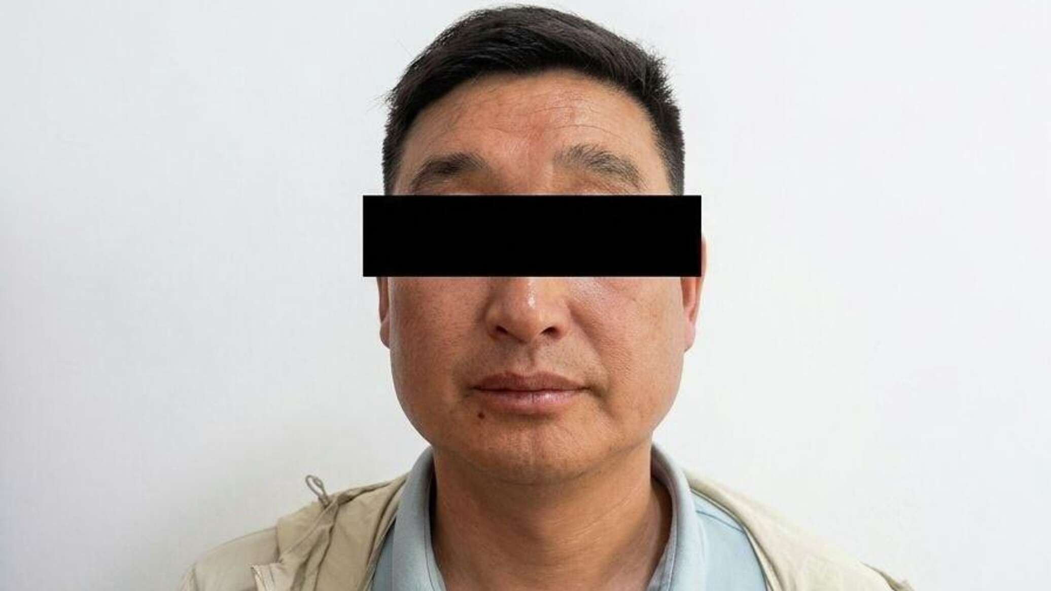 Задержан иностранец, плюнувший девушке в лицо и избивший ее на Иссык-Куле. Видео