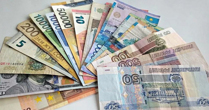 Тенге обновил месячный максимум, рубль вырос, евро упал: курс валют на 23 июля