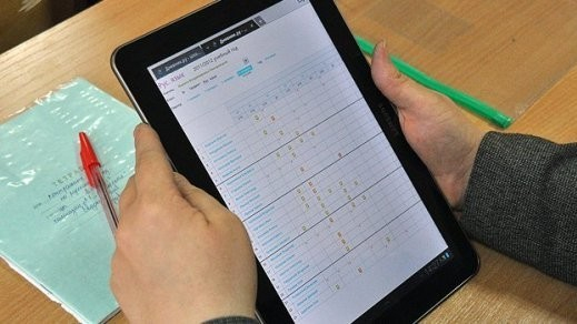 Родители и школы в Кыргызстане сэкономили около 200 млн сомов на дневниках и журналах