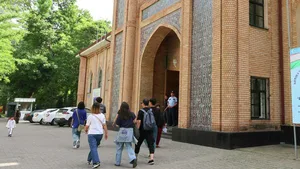 В Ташкенте пройдет выставка Народного художника РУз Анвара Мамаджанова "Дети войны"