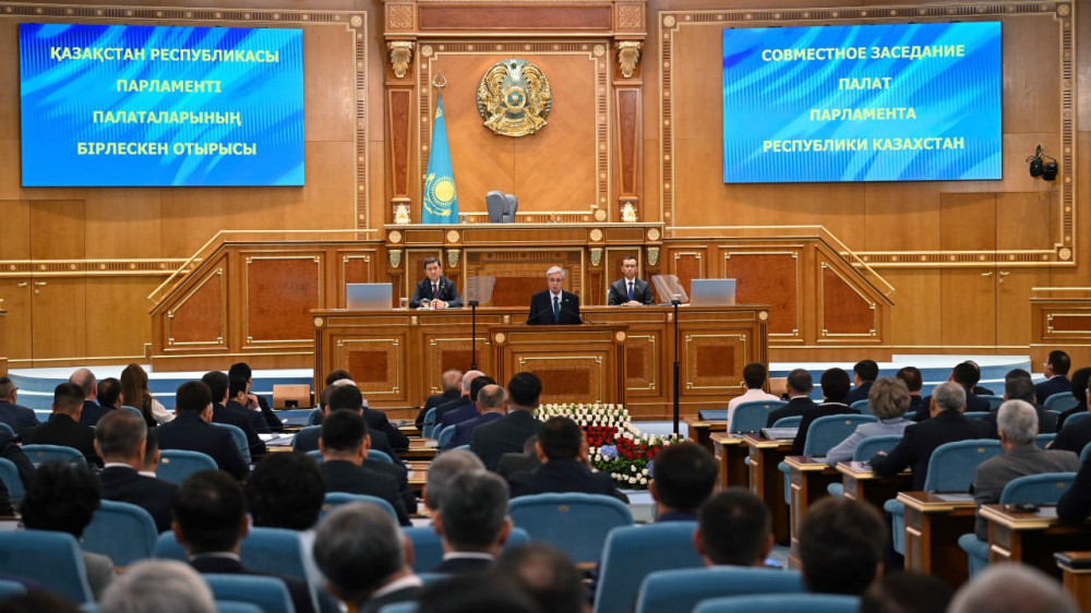 Токаев поблагодарил депутатов Сената и Мажилиса за работу
