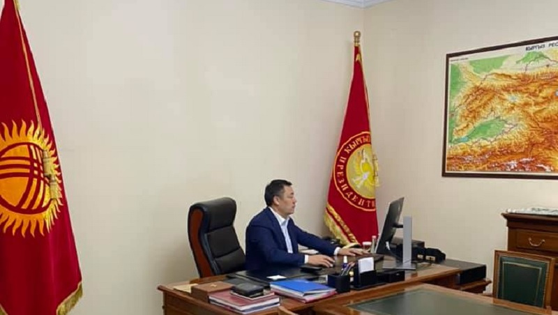 Садыр Жапаров сменил акима Жумгальского района