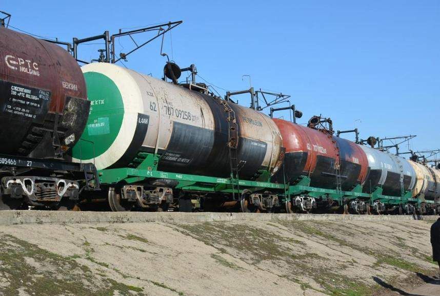 Казахстан ежемесячно будет поставлять в Кыргызстан от 15 до 20 тысяч тонн мазута