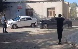 В Ургенче водитель BYD протаранил три автомобиля. Видео