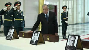 В Душанбе захоронили капсулы с землей с могилы героев Таджикистана