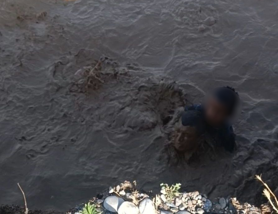 Сотрудник МЧС спас тонущего в реке Кашкадарья ребенка