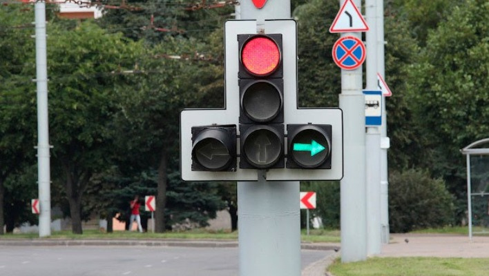 В Бишкеке на 20 перекрестках появятся допсекции для поворота транспорта направо
