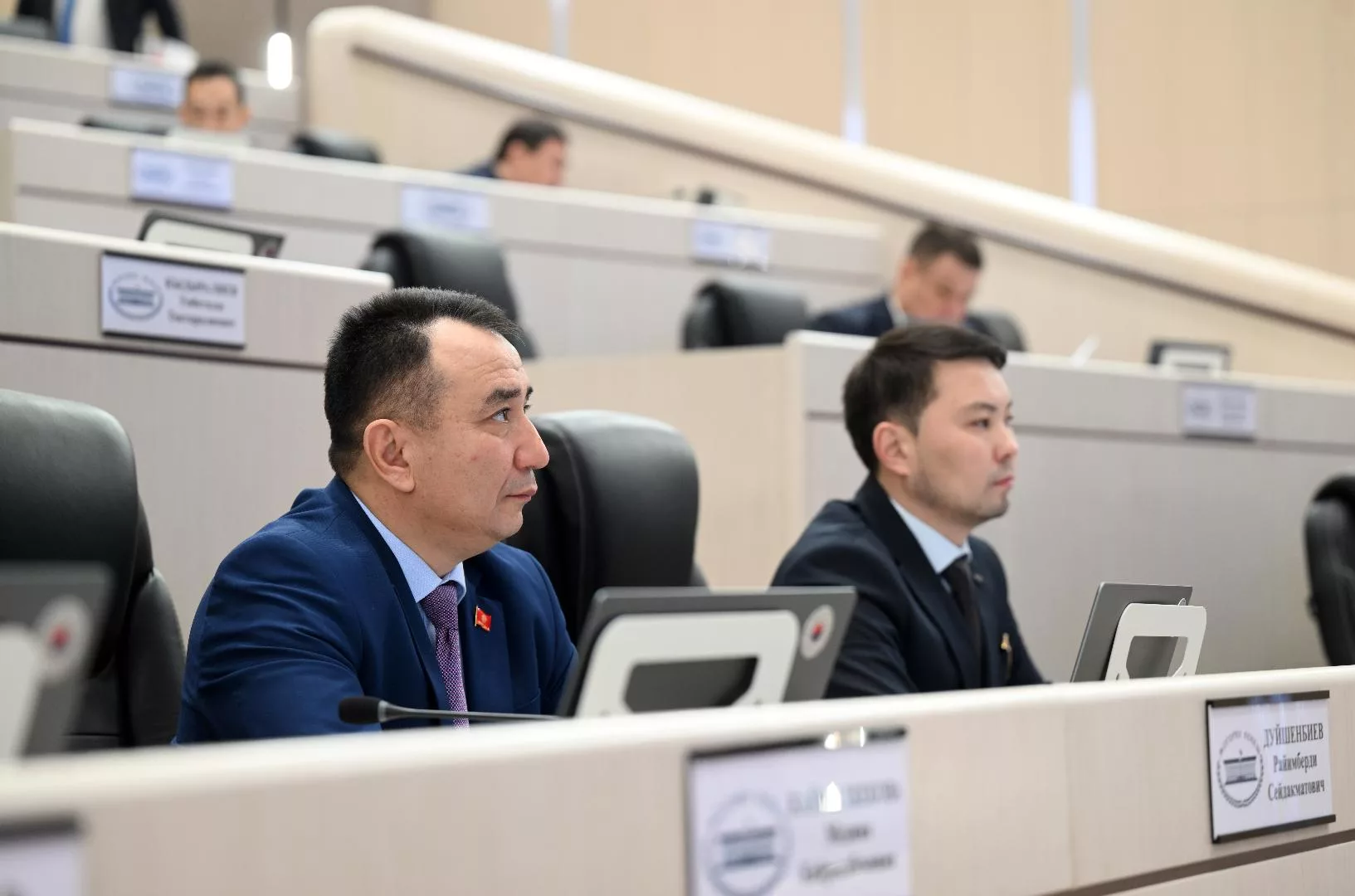 Жогорку Кенеш отклонил проекты законов о создании СЭЗ «Международный финансовый центр Джалал-Абад»