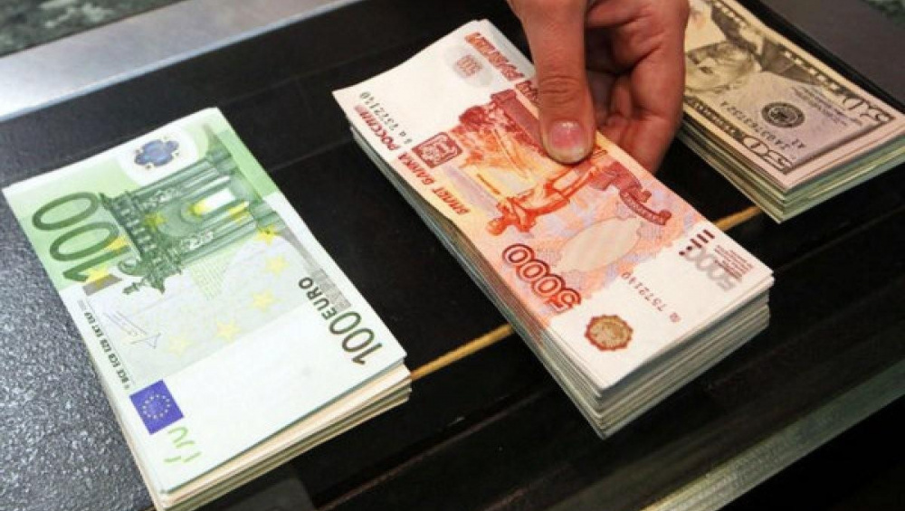 Курс валют в коммерческих банках 5 августа: евро снова подрос в цене