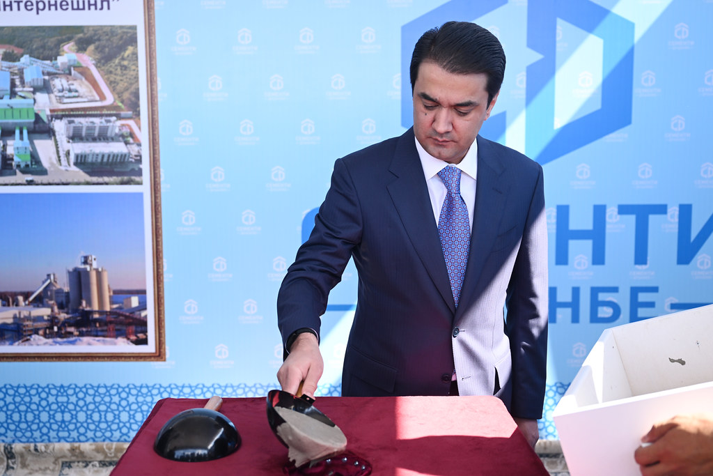В Варзобе началось строительство нового цементного завода
