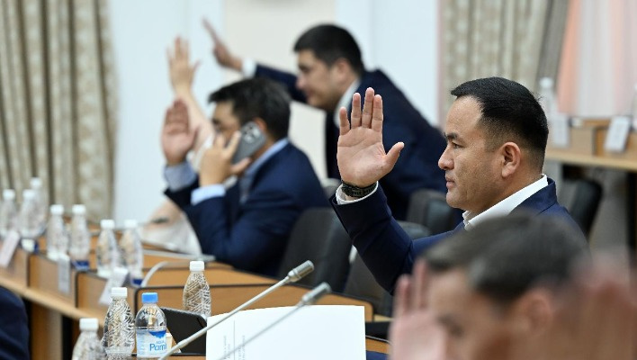 Налоги, выборы, штрафы и выдворение. Важные законопроекты, принятые парламентом