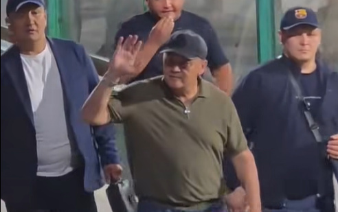 Камчыбек Ташиев посетил футбольный матч в Манасе (видео)