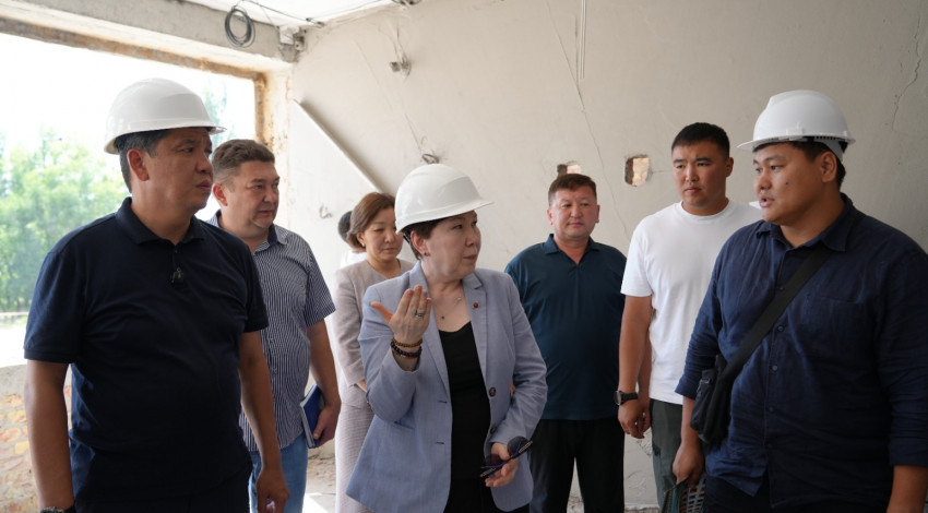 Айбек Джунушалиев и Гуля Кожокулова проверили ремонт и расширение бишкекских школ (фото)