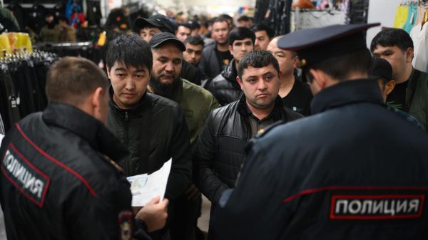Таджикским мигрантам напомнили о территориях России, куда требуется спецдопуск