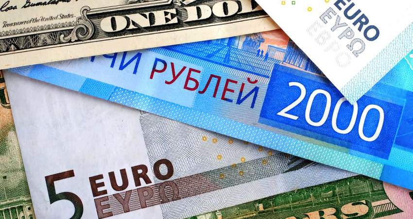 Падение рубля продолжается, у юаня новый рекорд: курс валют на 17 августа