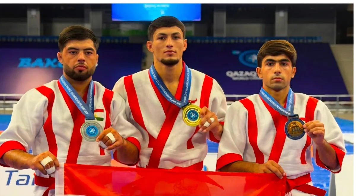 Таджикские борцы выиграли два золота и три серебра на чемпионате мира в Баку