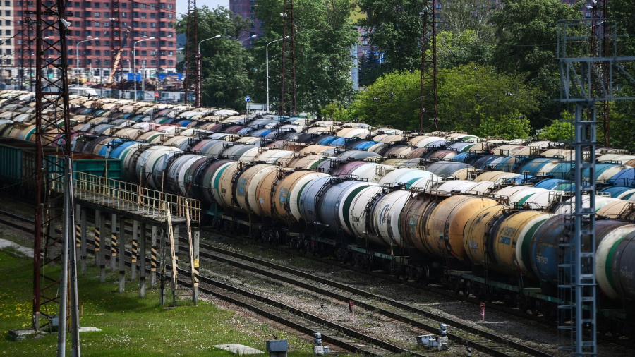 В Кыргызстан начали поступать ГСМ из Беларуси и Китая