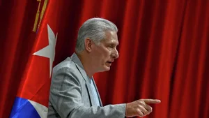 У США извращенный план довести наш народ до крайности — президент Кубы