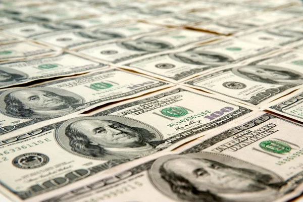 Агентство по миграции взыскало $570 тысяч в пользу граждан Узбекистана