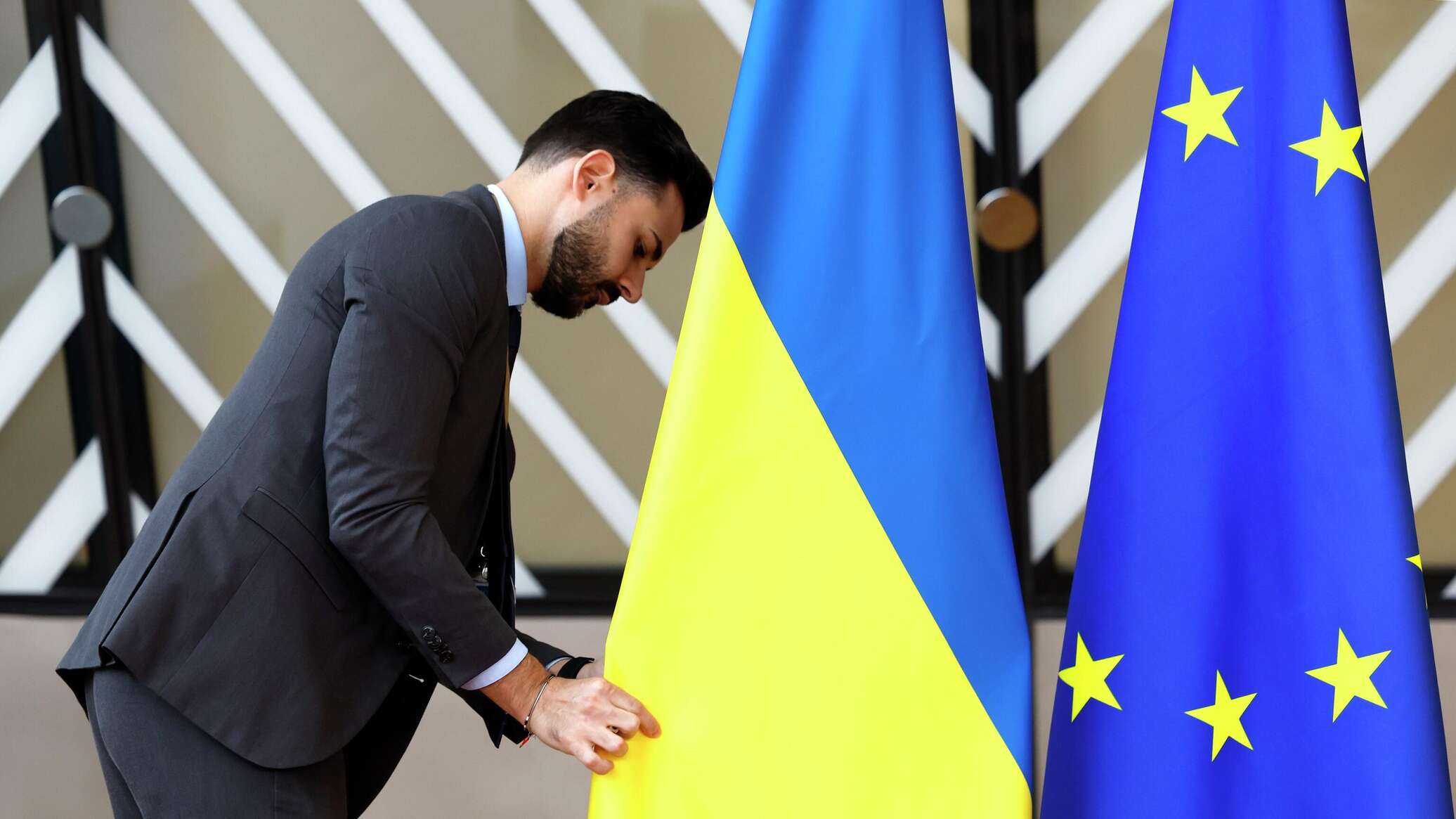Вазири умури хориҷаи Маҷористон дар вохӯрии ИА оид ба қарз ба Украина иштирок намекунад - ВАО