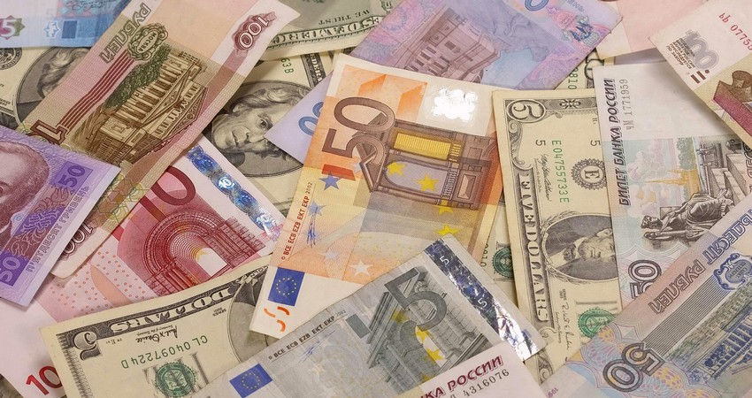 Российский рубль упал ниже 1,2 сома, тенге начал расти: курс валют на 4 июня