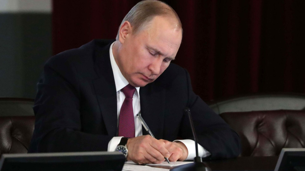 Путин подписал соглашение с КР о статусе представительств МВД. Что меняется на практике