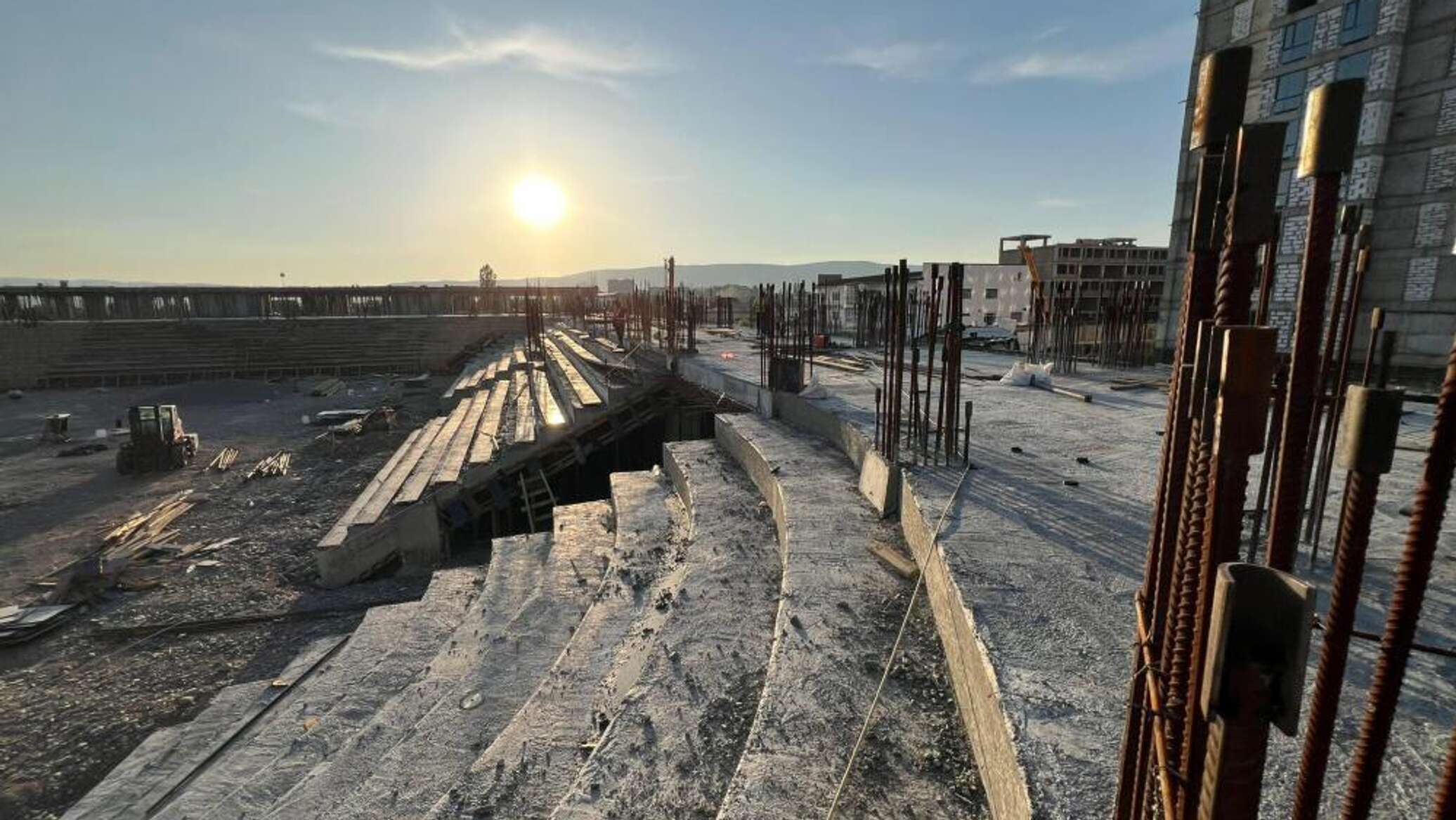 В Манасе строят Дворец спорта на 5200 мест — фото