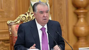 Рахмон поручил устранить дефицит цемента в Таджикистане
