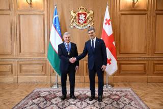 Президент Узбекистана награжден высшей государственной наградой Грузии