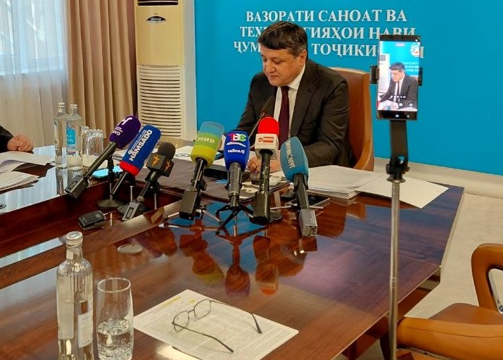 Шерали Кабир объяснил скачок цен на цемент: виноваты не заводы, а посредники