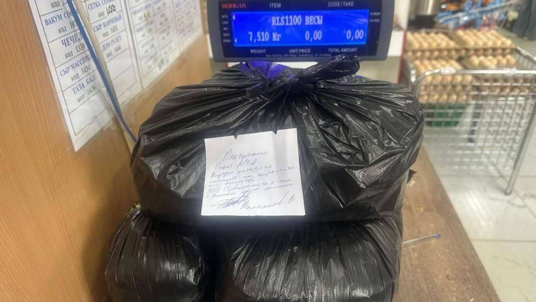 В Бишкеке ликвидировали мини-плантацию конопли и изъяли крупную партию гашиша