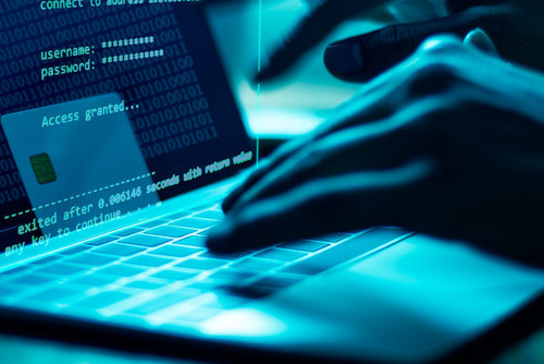 Все больше интернет-мошенников работают из-за границы, выдавая себя за сотрудников госорганов, - МВД