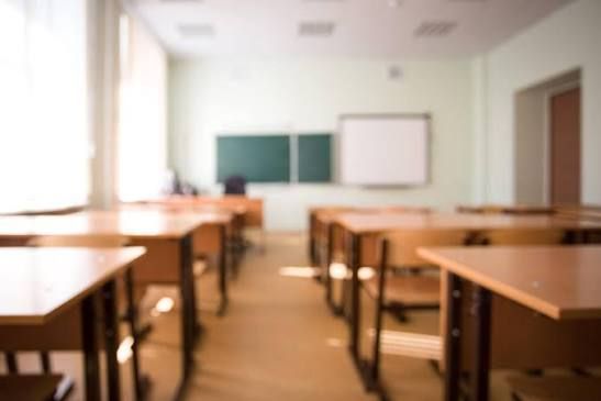 Сокращать часы учителям не будут, пообещали в Минпросвещения КР