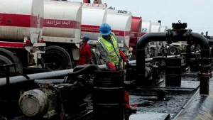 Таджикистан хочет закупать нефть и нефтепродукты у Ирана